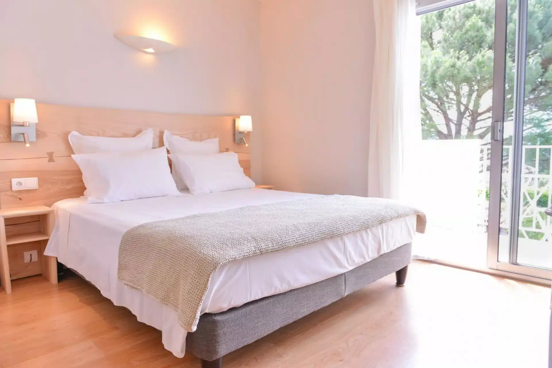 657738c2a7b132.54606173-lg